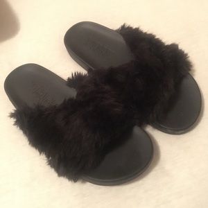 Victoria’s Secret pink slide ons